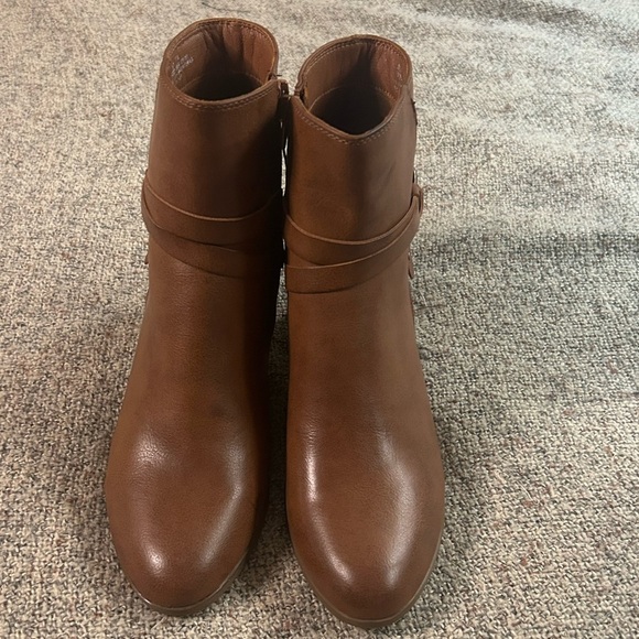 Frye & Co Itaila Stacked Heel Boots in Cognac - Picture 2 of 5